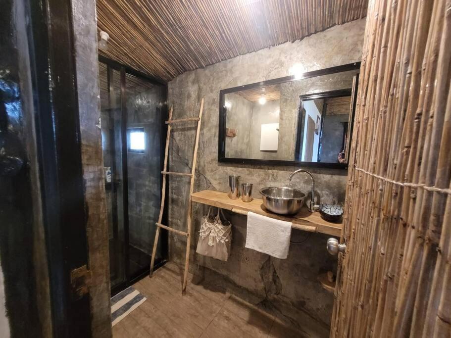 فيلا جنرال لونافي Tarzans House المظهر الخارجي الصورة